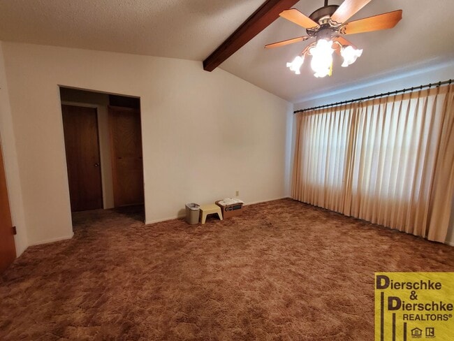Foto del edificio - Cute 3 Bedroom 2 Bath House Near the Base COMING SOON!