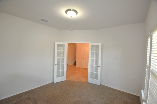 Building Photo - 2425 Clay Creek Ln