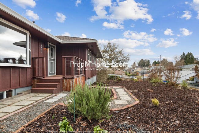 Foto del edificio - 5 Bedroom Charmer in Milwaukie! Close to C...