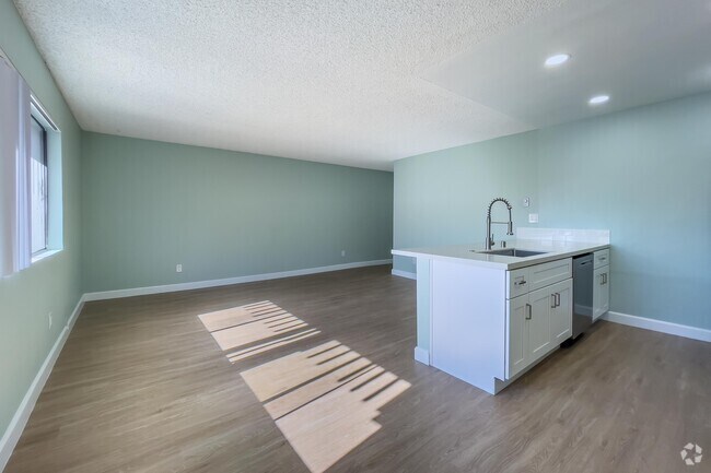 1HAB, 1BA - 650 ft² - St. George Manor