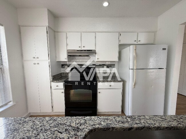 Foto del edificio - 7131 Cork Dr