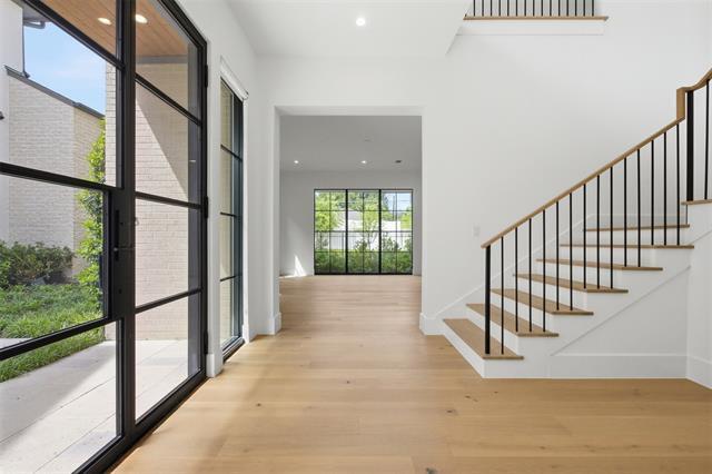 Foto del edificio - 9855 Kingsway Ave