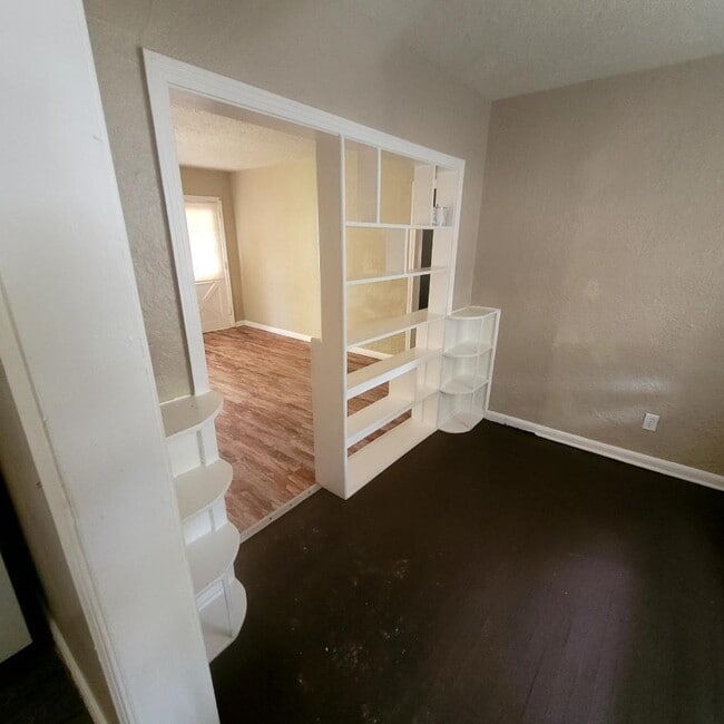 Foto del edificio - 8316 Buttercup St