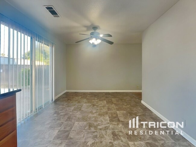 Building Photo - 816 Spoonbill Ln