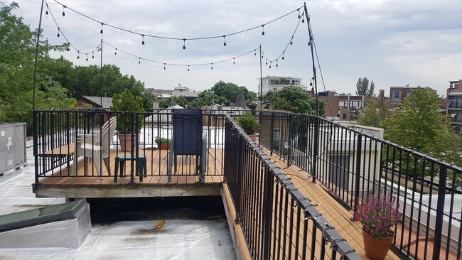 Foto del edificio - 1455 W Belmont Ave