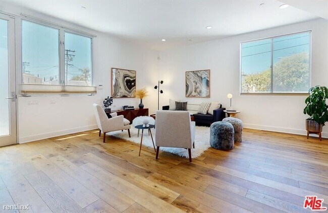 Building Photo - 2 br, 2 bath Condo - 616 N Croft Ave Apt 4