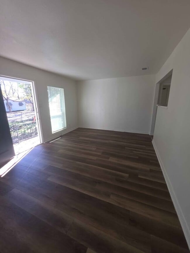 Foto del edificio - 3612 Bright St