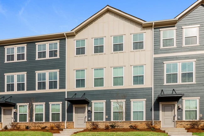 Building Photo - 5040 RAGSDALE DR
