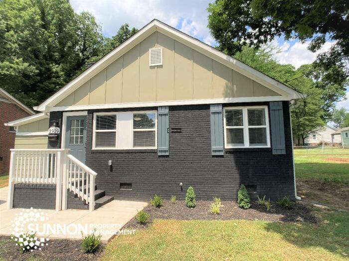 Foto principal - Stunning completely remodeled 3 Bed 2 Bath