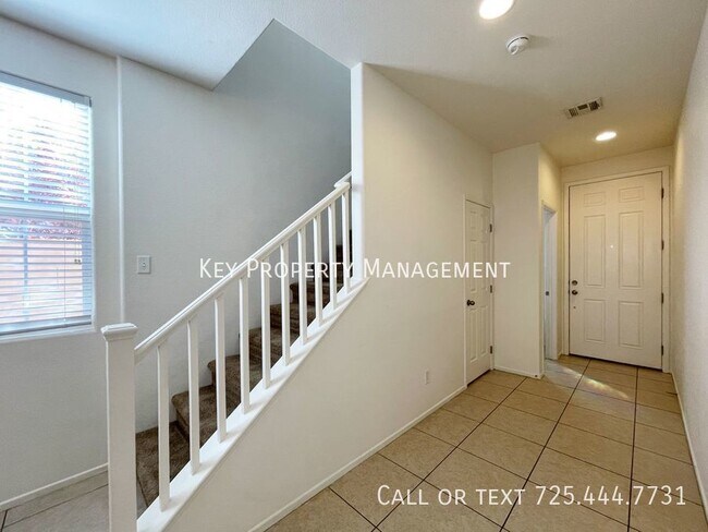 Foto del edificio - 2 STORY 3 BR HOME IN MOUNTAINS EDGE!