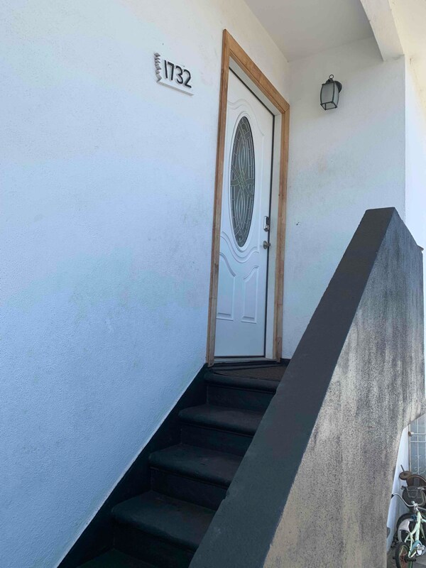 Building Photo - 1732 W 104th St