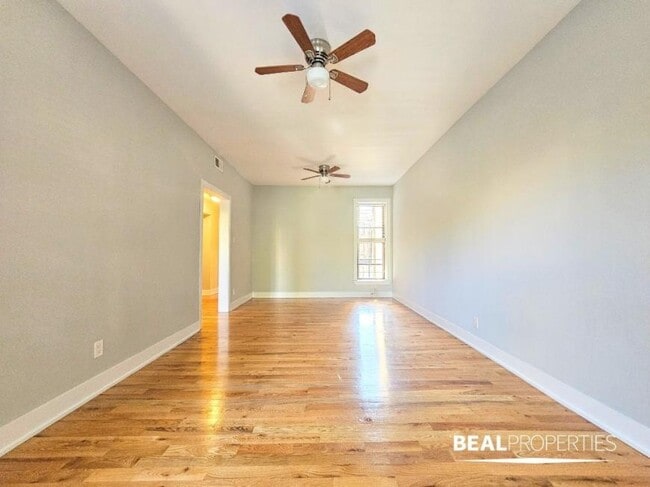 Building Photo - 3 bedroom in CHICAGO IL 60657