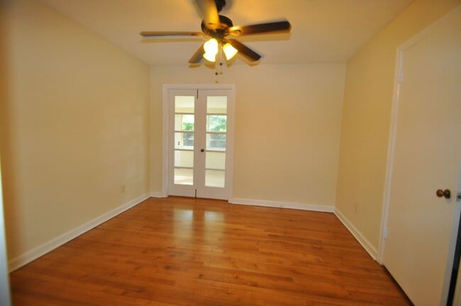 Building Photo - 519 Vern Dr