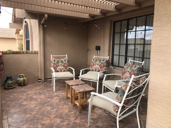 Foto del edificio - Welcome to this charming 2-bedroom, 2-bath...