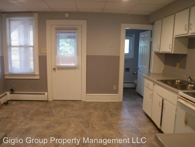 Building Photo - 213-215 Bellman St