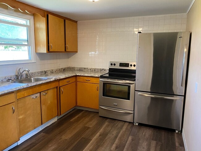 Building Photo - Cozy Silvis Home With Huge Fenced Yard and Attached Garage!