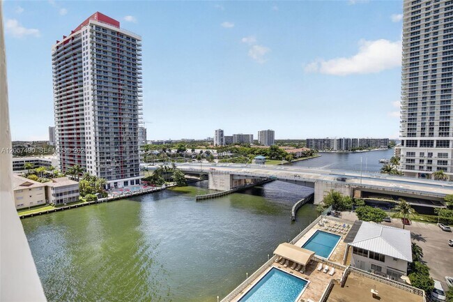 Building Photo - 1817 S Ocean Dr