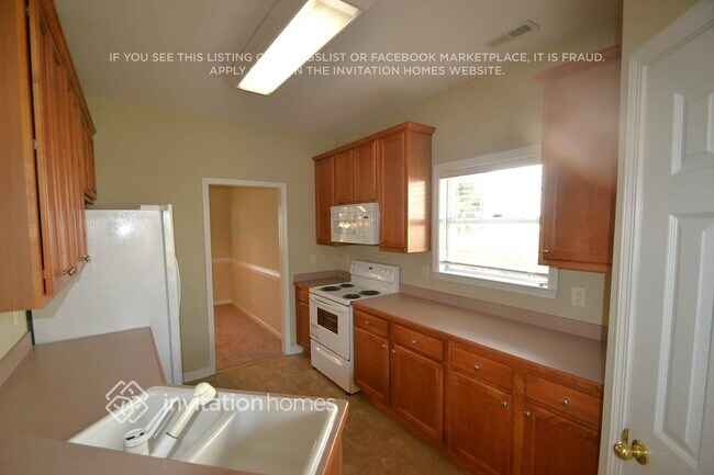 Building Photo - 215 Portico Pl