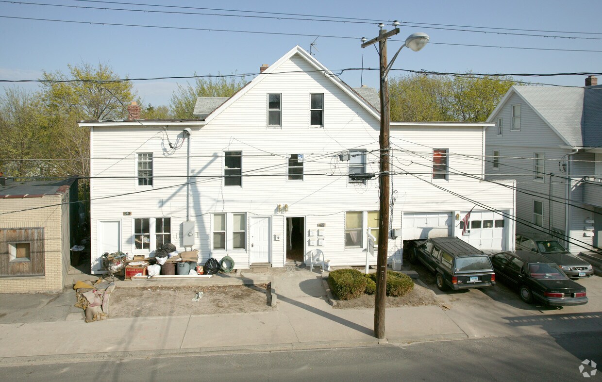 Building Photo - 291-293 E Main St
