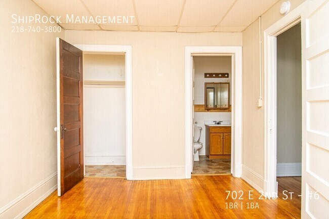 Foto del edificio - 702 E 2nd St