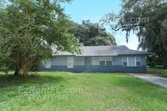 Building Photo - 3833 Holly Ct