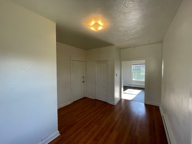 Front Room - 2519 Baker Ave