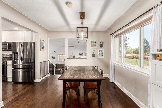 Building Photo - 830 Gray St