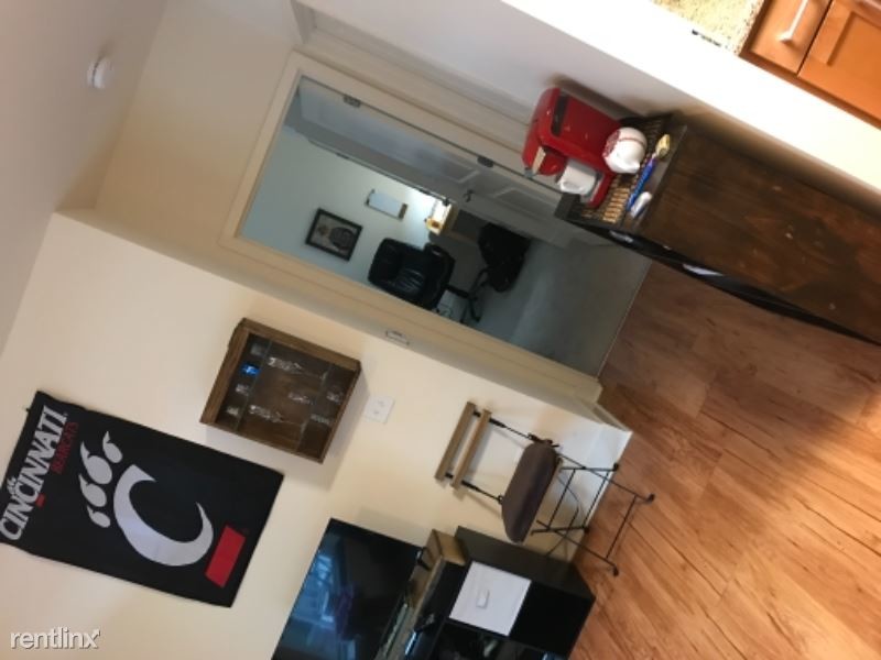 Building Photo - 1 br, 1 bath Apartment - 22 E Daniels St