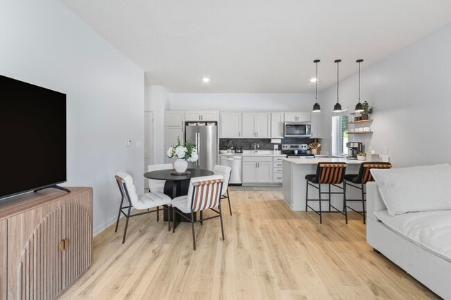 Building Photo - Oxbow Crossing