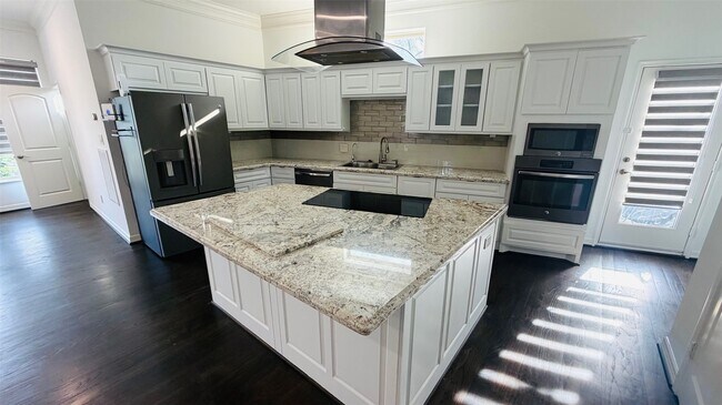 Foto del edificio - 150 Carson Ct