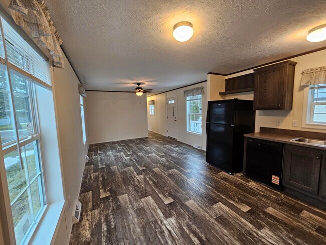 Foto del edificio - 708 Maple Dr