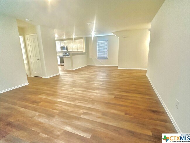 Foto del edificio - 452 Lynwood Gold