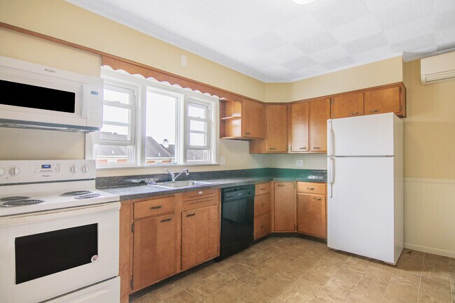 Kitchen - 400 N Church St