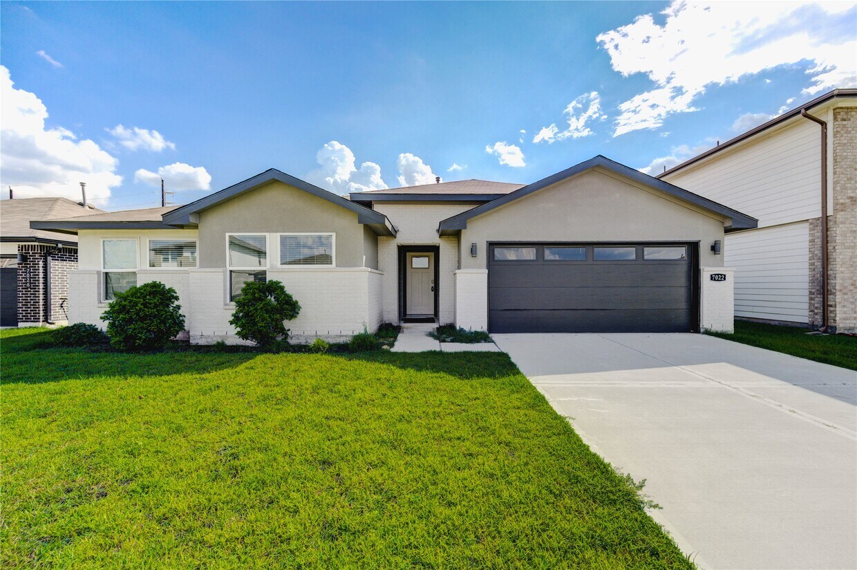 Foto principal - 7022 Whispering Leaf St
