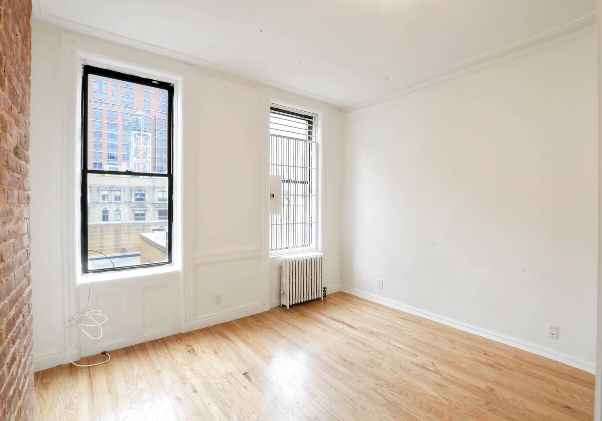 Foto principal - 221 East 32nd Street