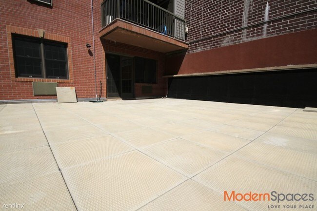 Building Photo - 2757 Crescent St