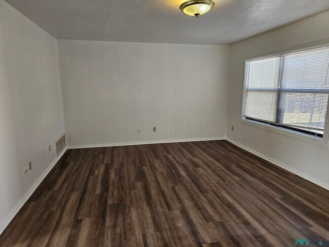 Foto del edificio - 921 W 16th St