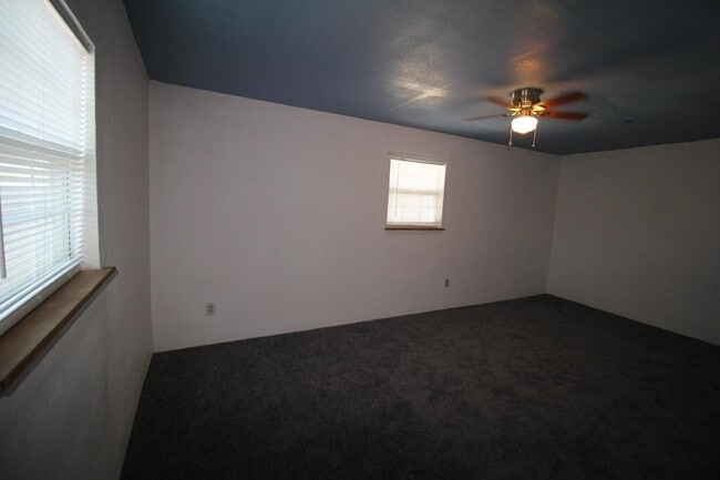 Foto del edificio - 8606 Gateway Blvd