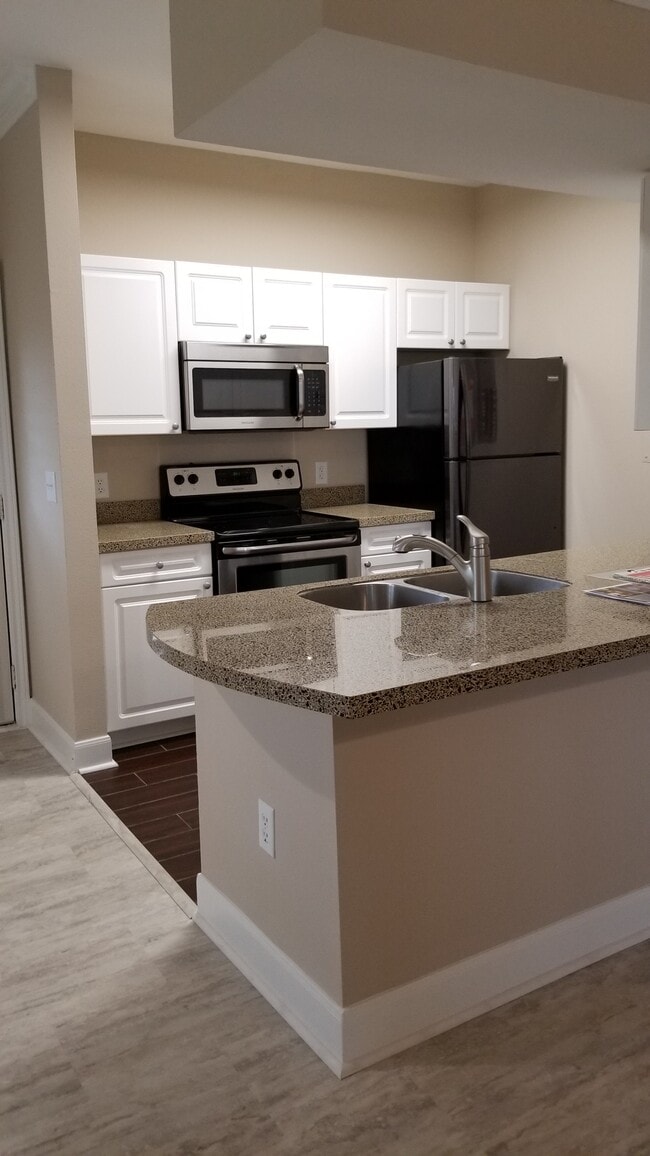 Foto del edificio - 11618 Tomahawk Creek Pky