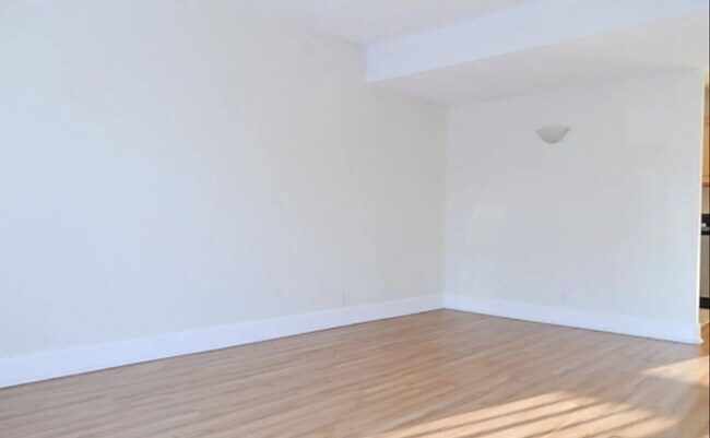 Building Photo - GREAT LOCATION 2 Bed 1 Bath Condo in Louis...