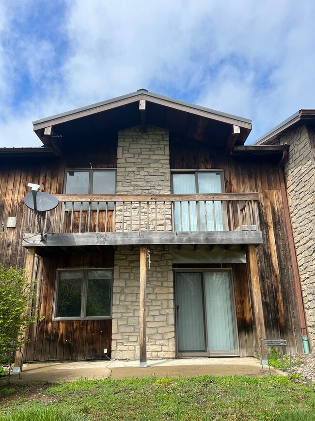 8 Unit Built 1980 - 701-709 Etzler Dr