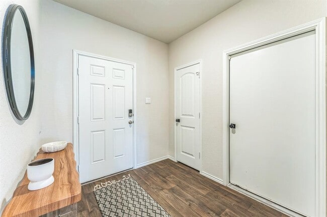 Building Photo - 821 Bahia Pl