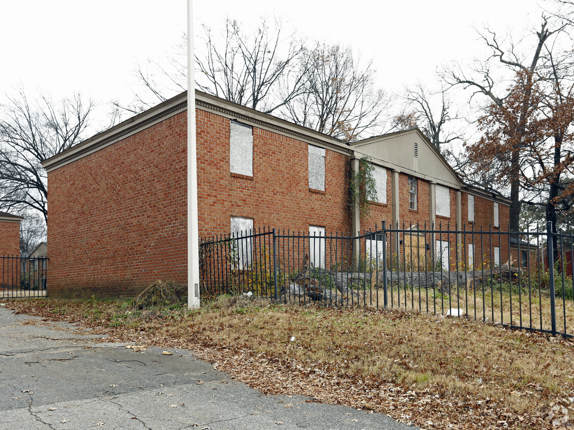 Primary Photo - Wooddale Condominiums