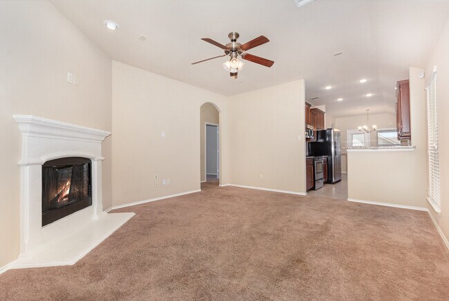 Foto del edificio - 8813 Deadwood Ln