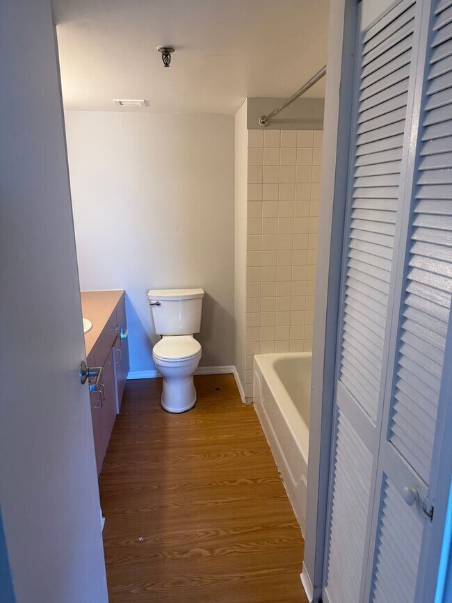 Building Photo - Studio, 1 Bath with Balcony Apartment - Ready for Move in!