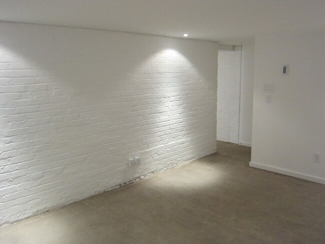 Building Photo - 183 Parkside Dr