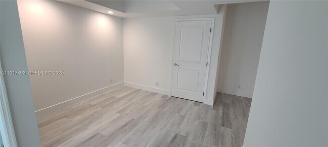 Foto del edificio - 111 E Flagler St