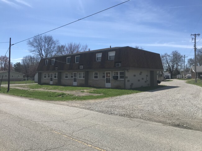 Building Photo - 305 E Highland Ave