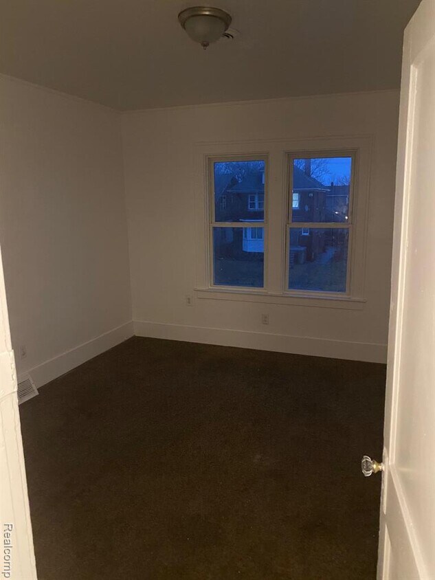 Foto del edificio - 12303 Cloverlawn Ave