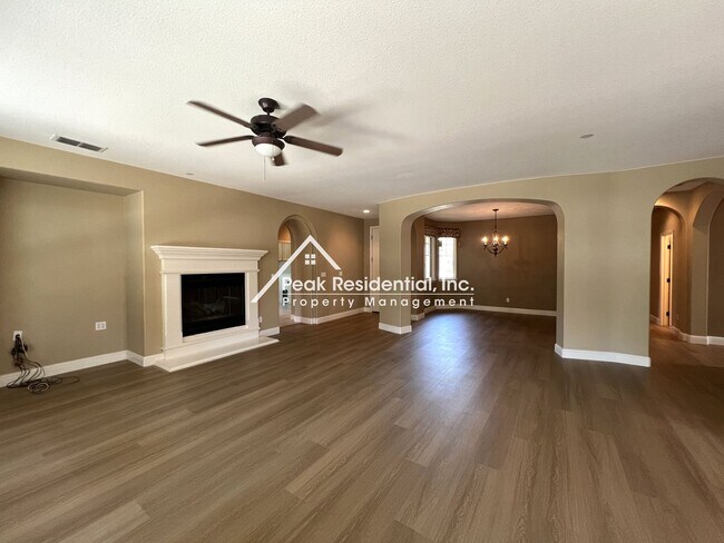 Foto del edificio - Beautiful 3bd/2.5ba Elk Grove Home